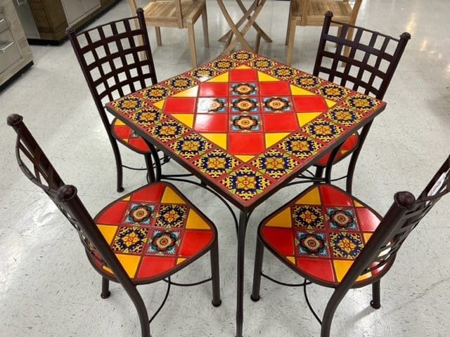 Decorative patio furniture - 4 patio chairs and a patio table