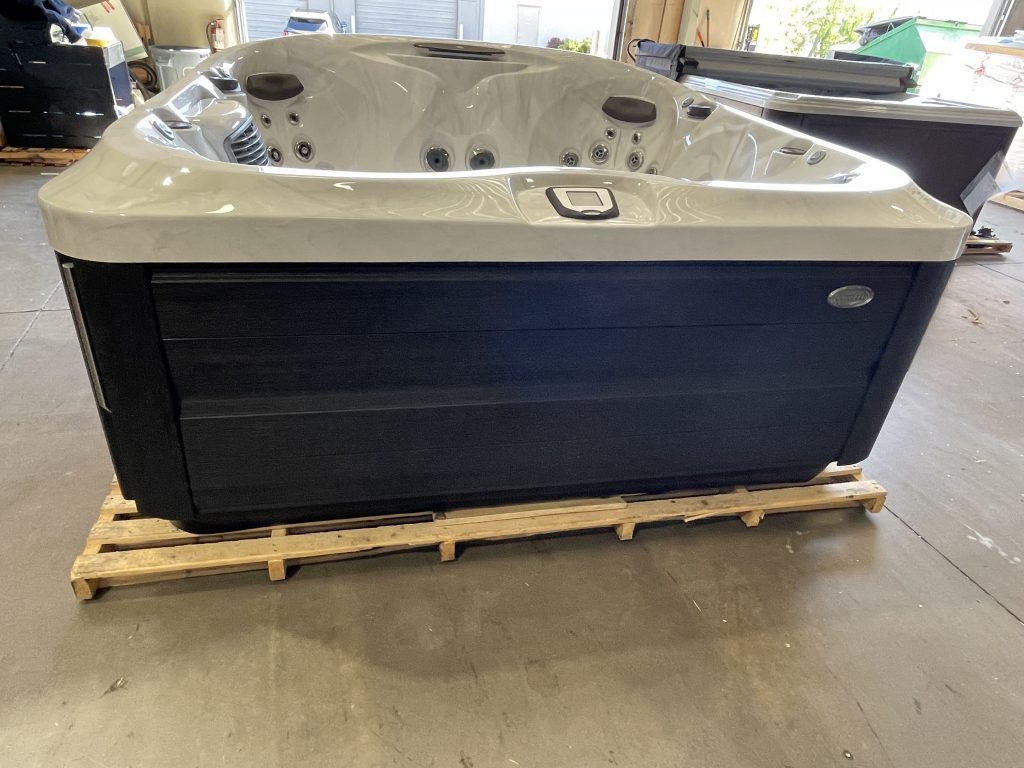 2022 JACUZZI J485