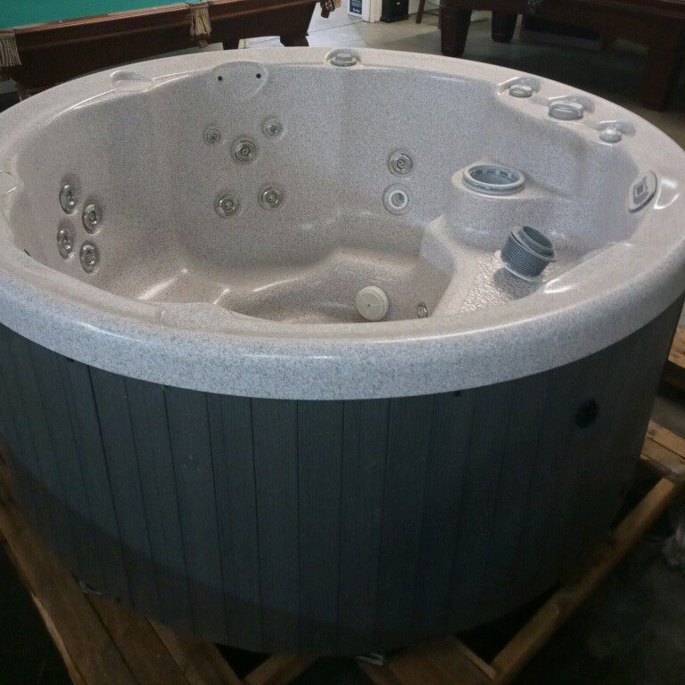 Used Classic Round Hot Tub